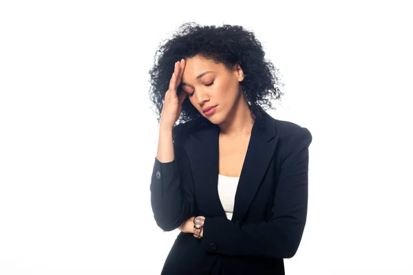 Vista frontal de mujer afroamericana con dolor de cabeza aislado en blanco - foto de stock