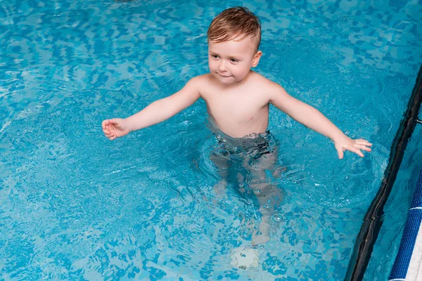 Cute and wet toddler kid in swimming pool — Stock Photo
