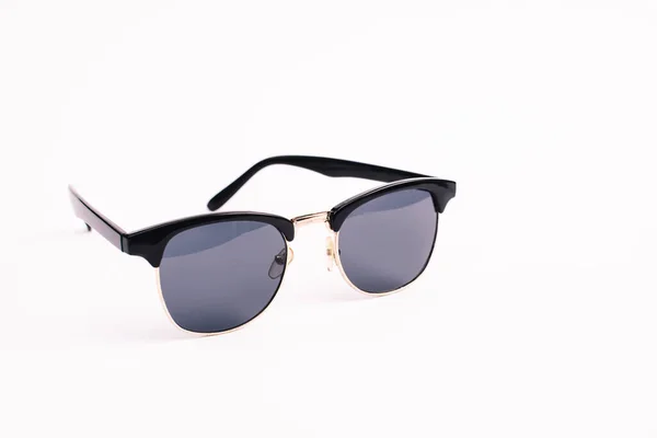Стильные солнцезащитные очки, изолированные на белом с копированием — стоковое фото