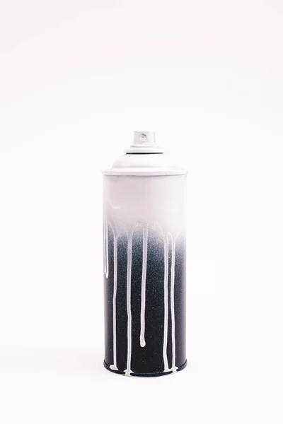 Garrafa de tinta de grafite metálico isolado em branco — Fotografia de Stock