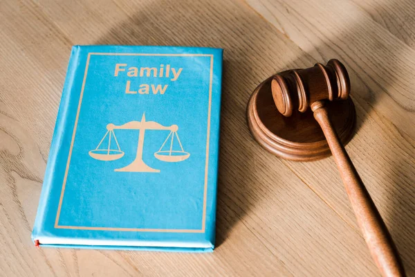 Gavel near book with family law lettering on wooden desk — Stock Photo