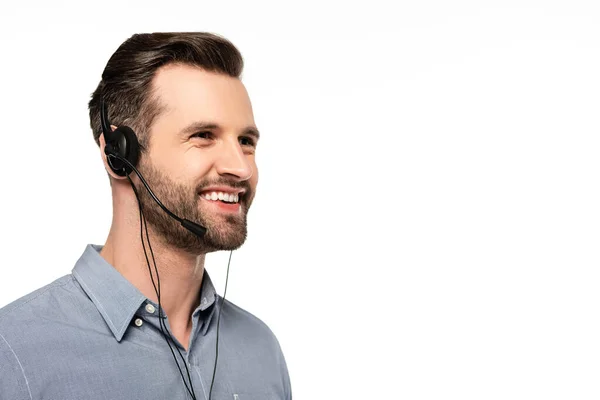 Operador feliz no fone de ouvido sorrindo isolado no branco — Fotografia de Stock