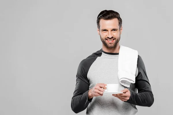 Щасливий бородатий чоловік тримає чашку кави ізольовано на сірому — стокове фото