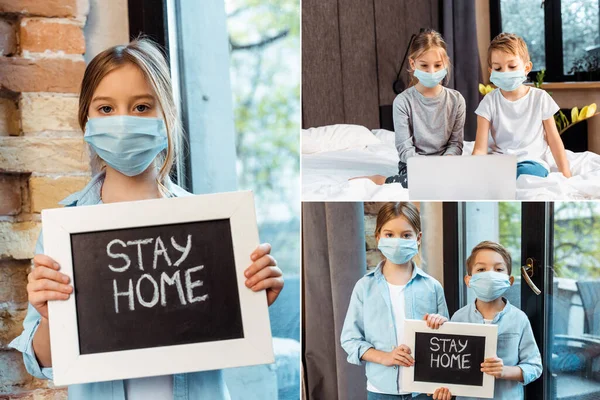 Collage de hermanos en máscaras médicas sosteniendo pizarra con letras de la estancia en casa y el uso de ordenador portátil en casa - foto de stock