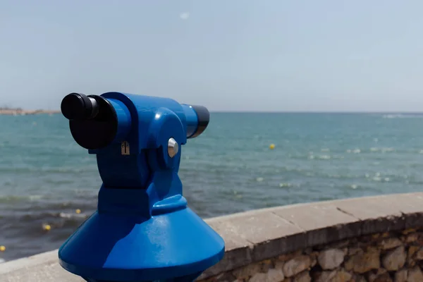 Selective focus of scenic magnifier on sea coast with sea and sky at background, Catalonia, Spain — Stock Photo