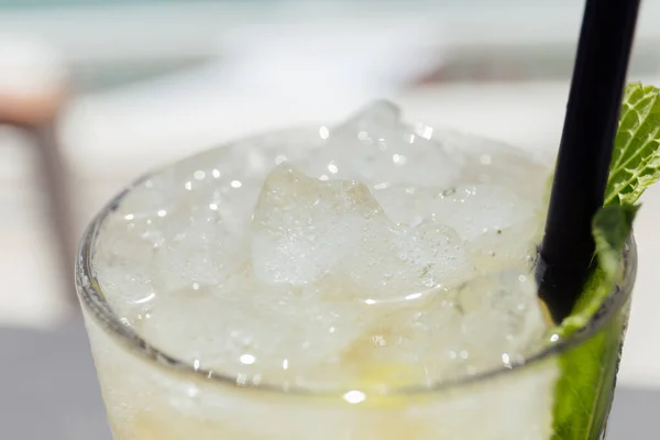 Selective focus of glass of cocktail with ice cubes and mint leaf — Stock Photo