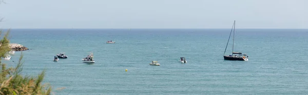 Panoramic crop of seascape with boats and blue sky at background in Catalonia, Spain — Stock Photo