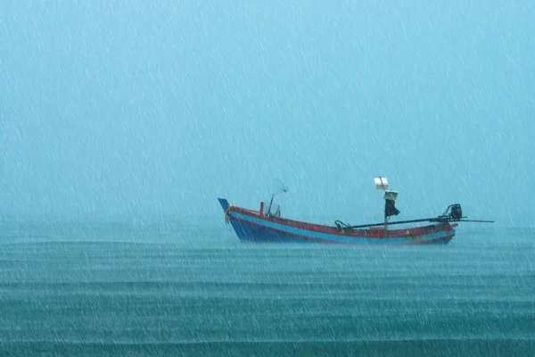 Fishing boat on the sea with raining in the sea. — Stock Photo, Image