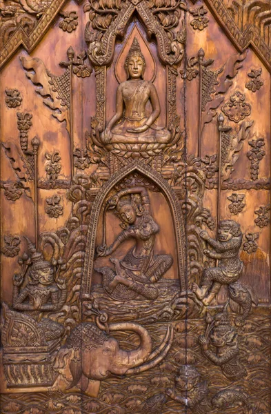 Houtsnijwerk van boeddhistische geschiedenis. — Stockfoto