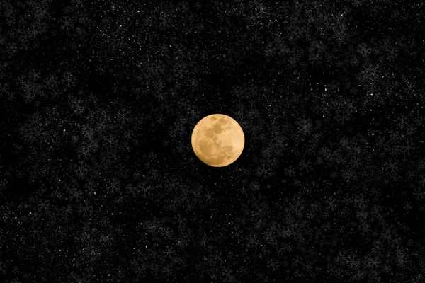 Céu noturno e lua cheia de laranja . — Fotografia de Stock