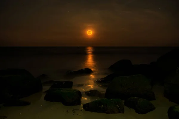 Night sky and orange full moon. — Stock Photo, Image