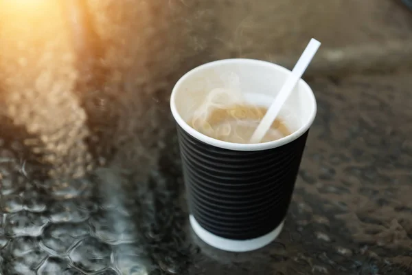 Morgon kaffe i papper glas. — Stockfoto