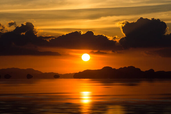 Sunset sky and cloud on the lake.