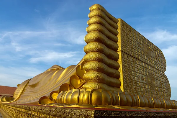 Zbliżenie złoty posąg Buddy. — Zdjęcie stockowe