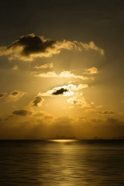 在湖，泰国的夕阳的天空. — 图库照片