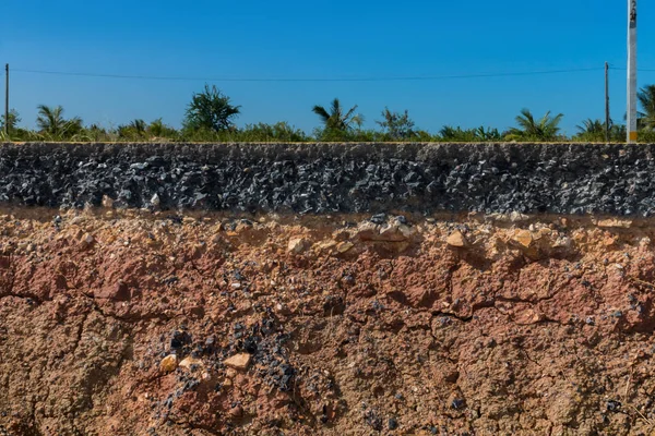 Warstw gleby i skał drogi — Zdjęcie stockowe