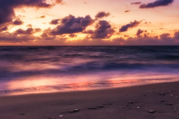 Sunrise sky on the beach. — Stock Photo, Image