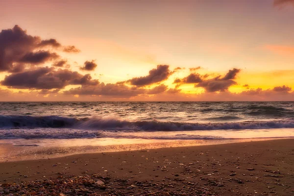 Cielo del amanecer en la playa . —  Fotos de Stock