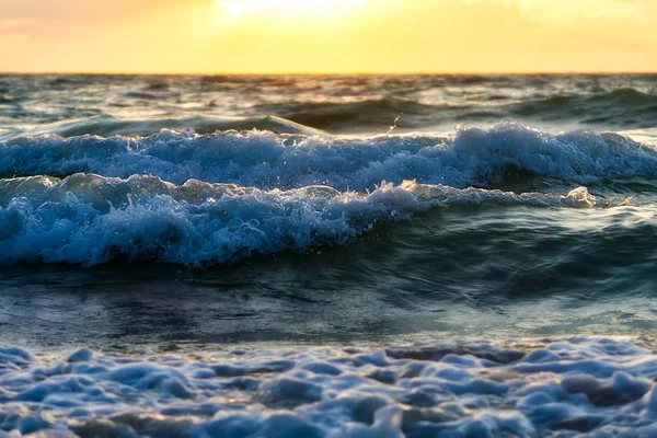 Cielo del amanecer en la playa . —  Fotos de Stock
