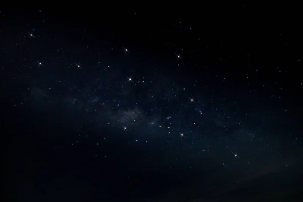 Céu e estrelas à noite — Fotografia de Stock
