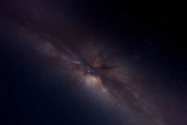 Млечный путь и звезды в темной ночи — стоковое фото