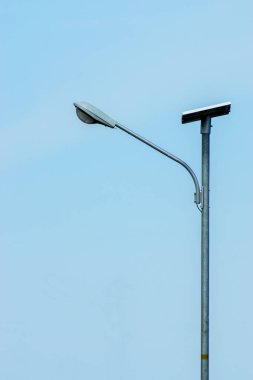 Güneş enerjisi direkleri