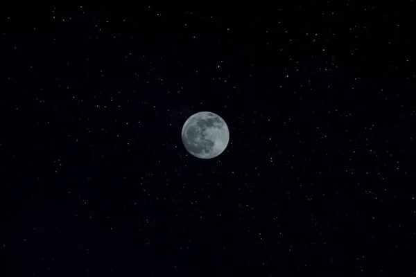 Cielo nocturno y luna . — Foto de Stock