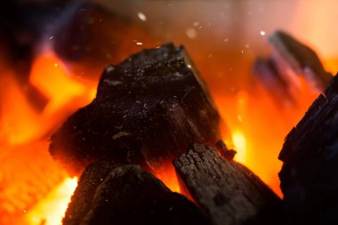 Kömür yakma yakın çekim.