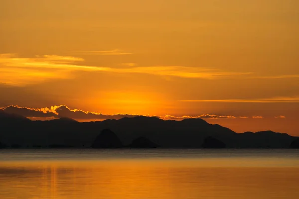 Orange himlen färg efter solnedgången — Stockfoto