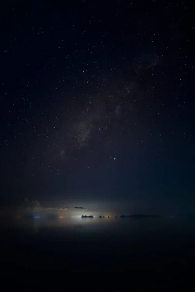 Obloha s hvězdou na jezeře — Stock fotografie