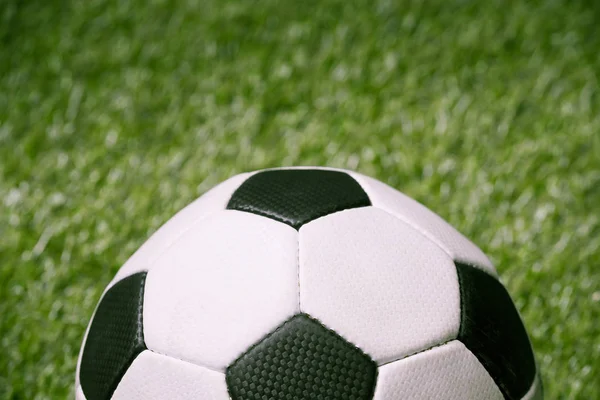 Soccer ball on green football pitch — Stock Photo, Image
