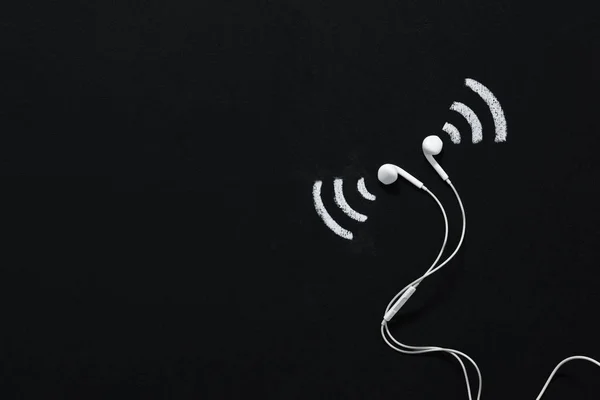 kulaklık ses işareti kara tahta çizilmiş