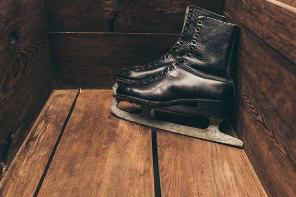 винтажные скеты в коробке
