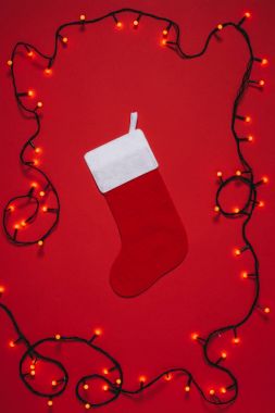 boş Noel çorap ile yat ve don kırmızı ışıklar izole