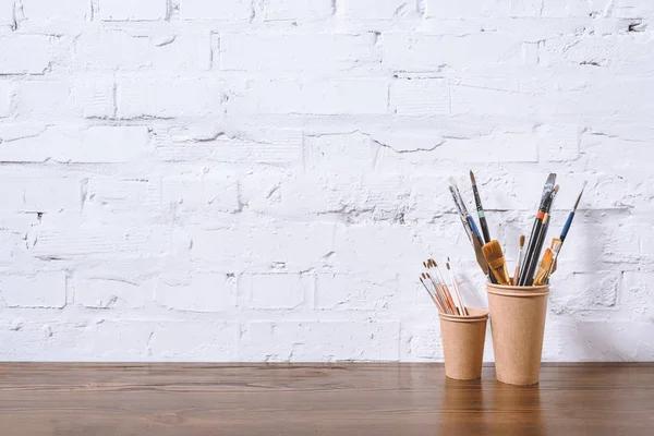 Paint Brushes Paper Cups White Wall — Stock Photo, Image