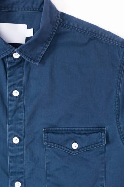 boş etiket ile şık denim gömlek görmek