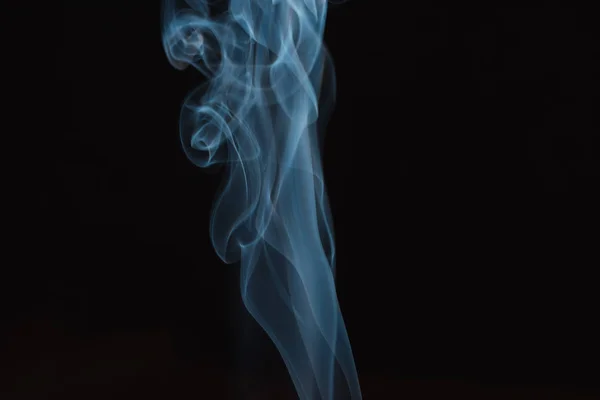 Fumée Bleue Blanche Isolée Sur Noir — Photo