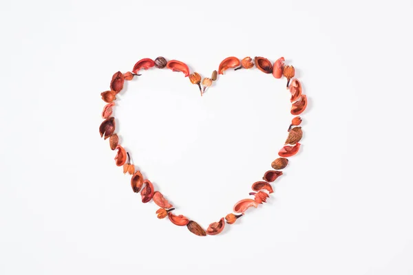 Vista Superior Coração Frutas Secas Isoladas Branco — Fotografia de Stock