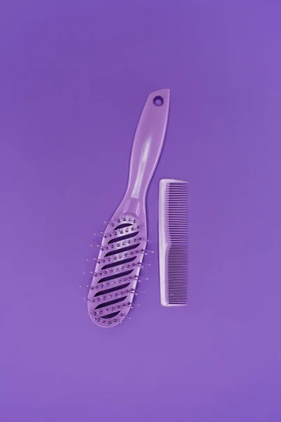 Close View Purple Combs Isolated Purple — Stock Photo, Image