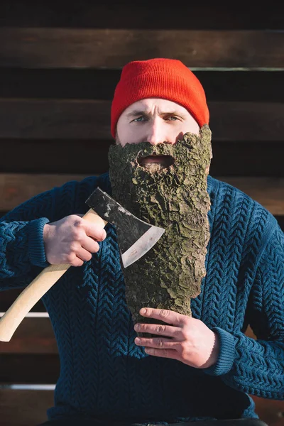 Portrait Man Beard Made Wood Bark Axe Hand Outdoors — Free Stock Photo