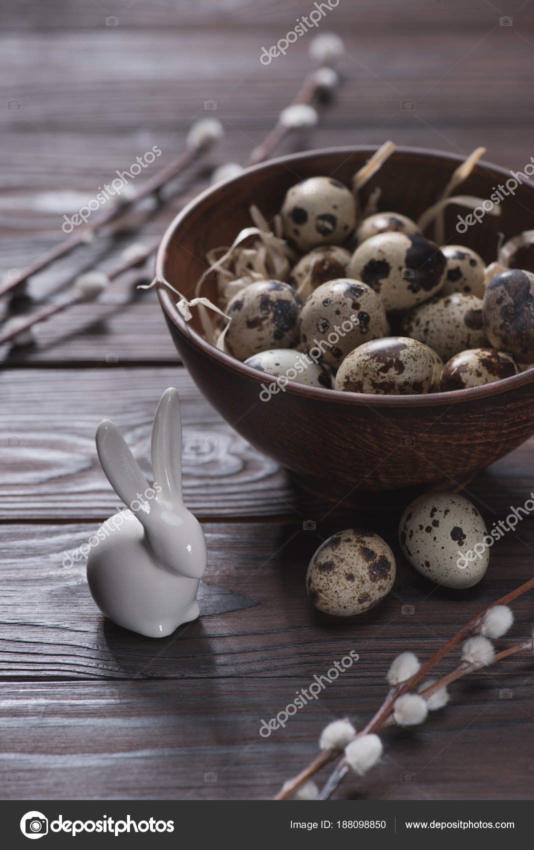 https://st3.depositphotos.com/12985656/18809/i/1600/depositphotos_188098850-stock-photo-easter-quail-eggs-bowl-straw.jpg
