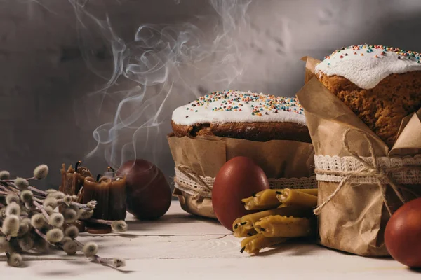 Великодній Хліб Розфарбовані Яйця Каштан Столі — стокове фото