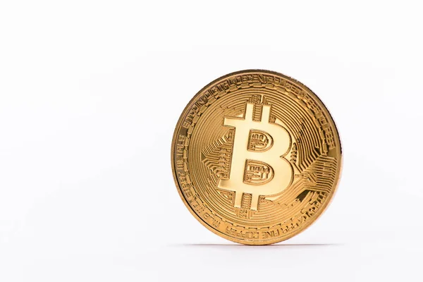 Nära Håll Utsikt Över Gyllene Bitcoin Isolerad Vit — Stockfoto