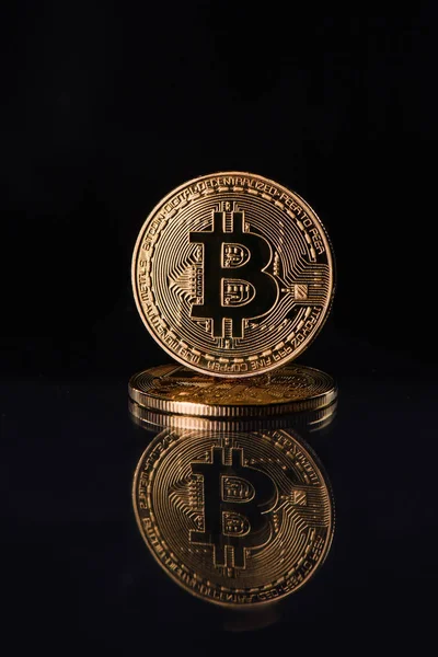 Vista Perto Bitcoins Dourados Isolados Preto — Fotografia de Stock