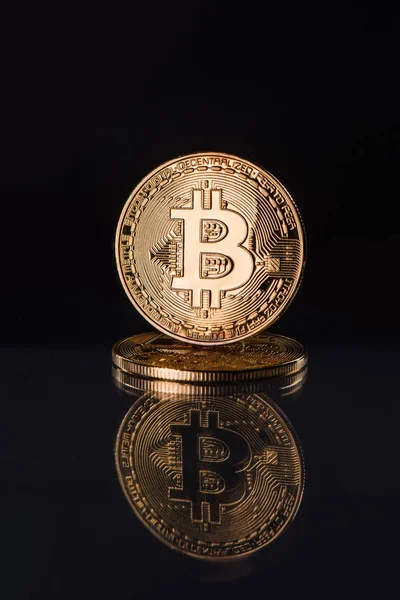 Vista Perto Bitcoins Dourados Isolados Preto — Fotografia de Stock