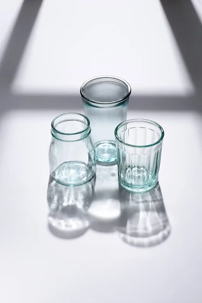 Close View Empty Glassware White Surface — Free Stock Photo