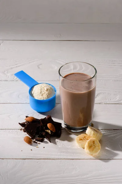 Vaso Batido Proteínas Con Almendra Plátano Chocolate Sobre Mesa Madera — Foto de Stock