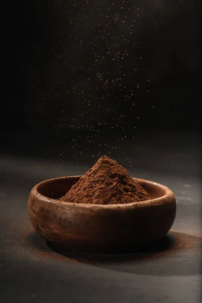 Poudre Cacao Dans Bol Bois Sur Table — Photo