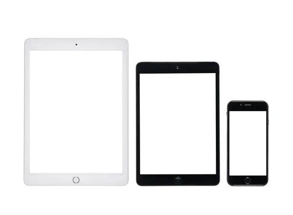 Dispositivos digitales con pantallas en blanco - foto de stock