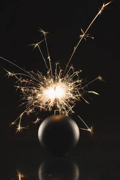 Close up view of burning sparklers in christmas toy isolated on black — Stock Photo